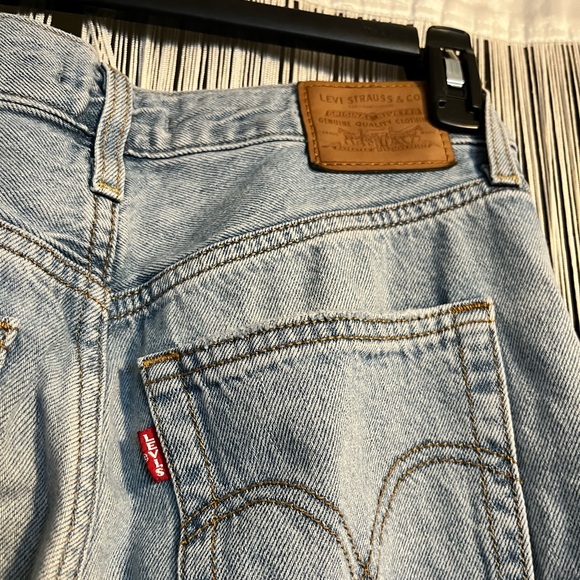 Levi’s Ribcage Straight Leg Jeans - Picture 4 of 5